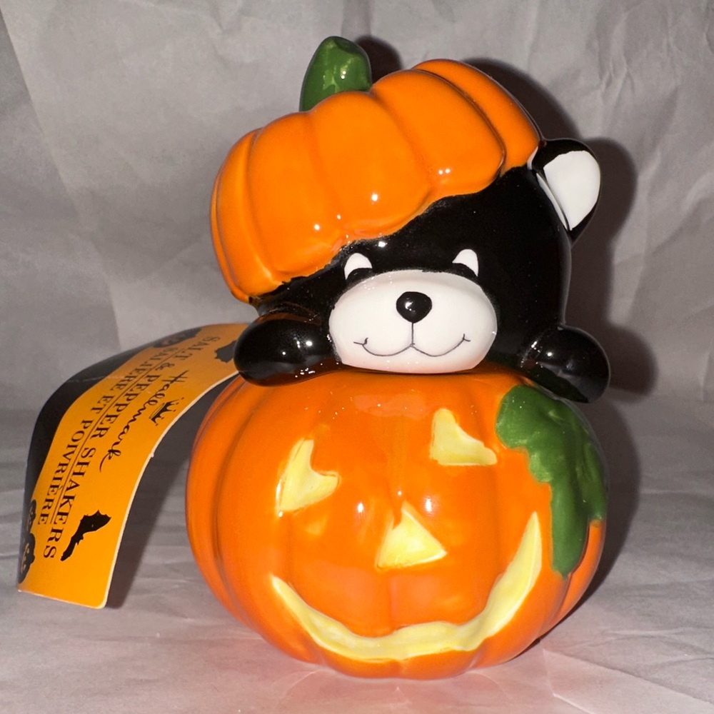 Halloween Pumpkin Jack O Lantern with Black Cat Salt and Pepper Shakers